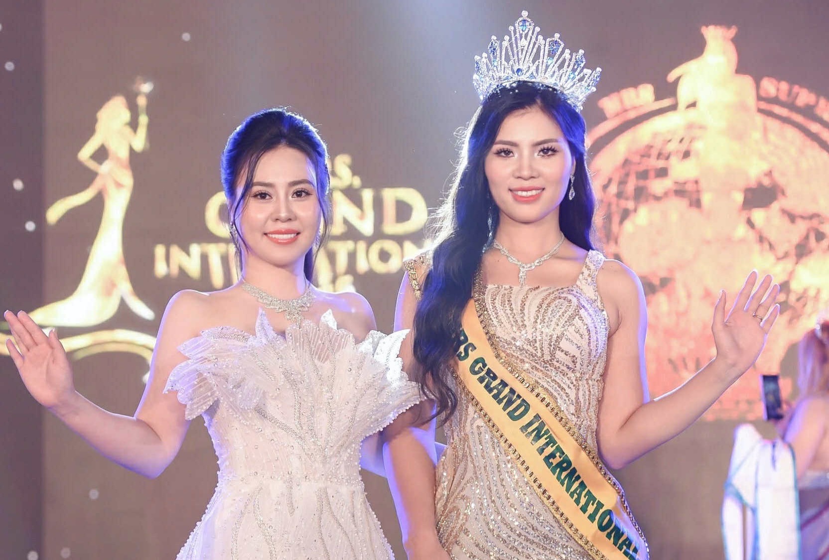 Người đẹp học vấn "khủng" Nguyễn Thị Thưa đăng quang "Hoa hậu Quý bà hòa bình quốc tế 2025"