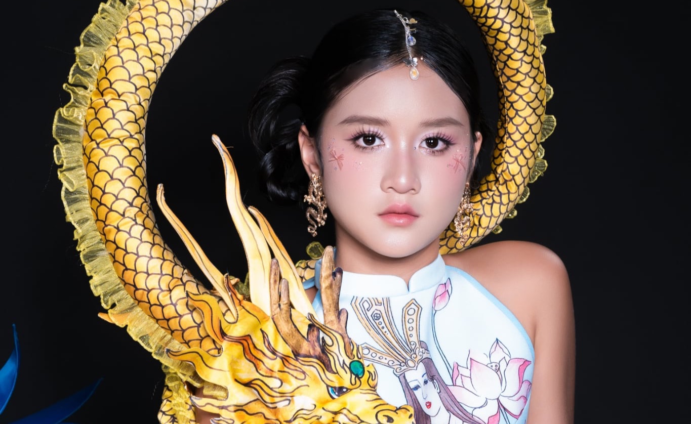 Mẫu "nhí" 13 tuổi sống tại Nga gây ấn tượng trên sàn catwalk