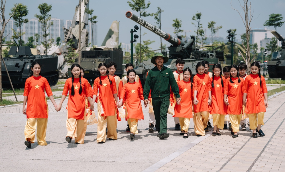 Xúc động và tự hào cùng MV "Vút bay lên Việt Nam"
