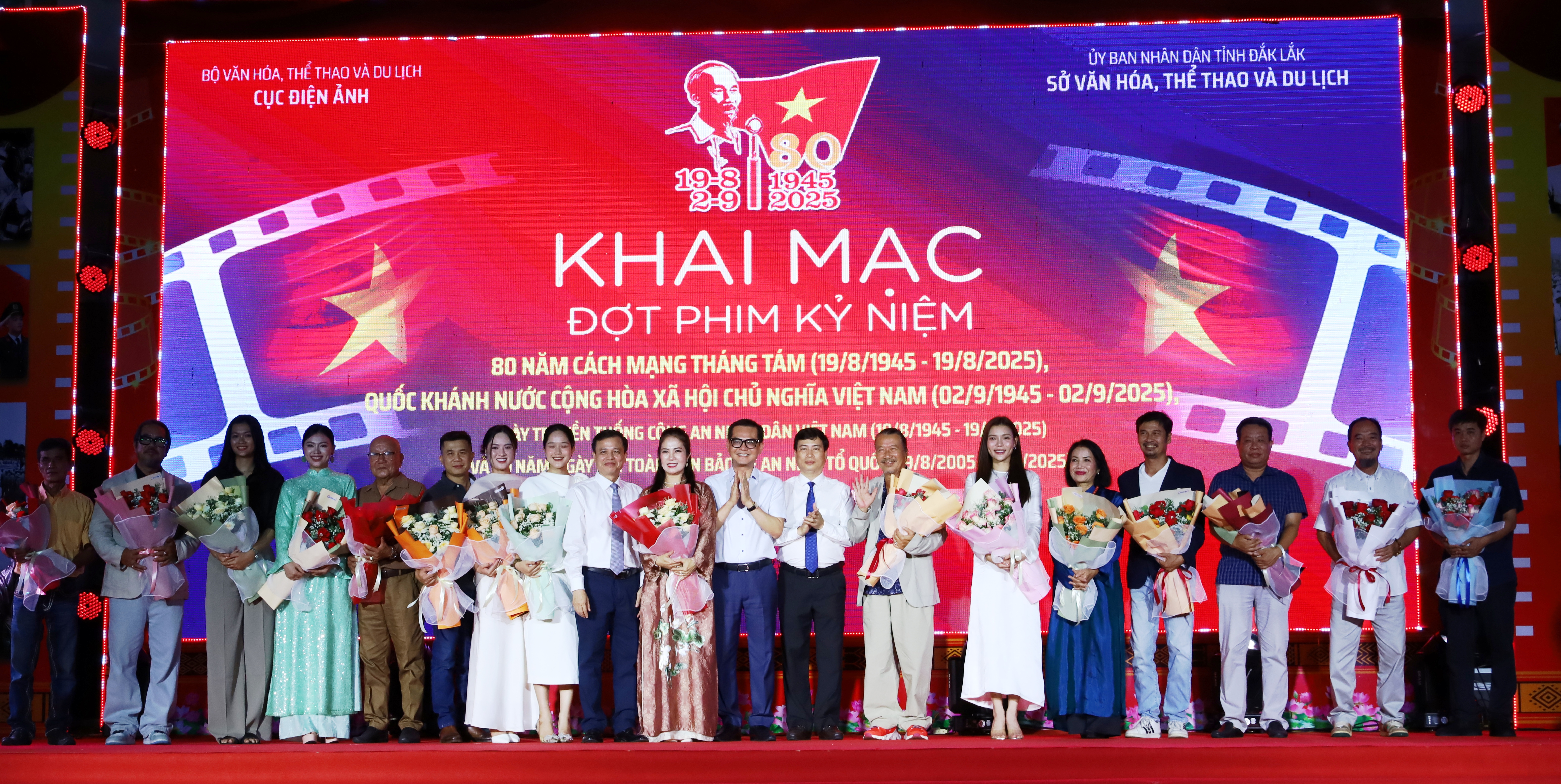 Đợt phim kỷ niệm nhiều sự kiện đặc biệt của đất nước khai mạc tại Đắk Lắk