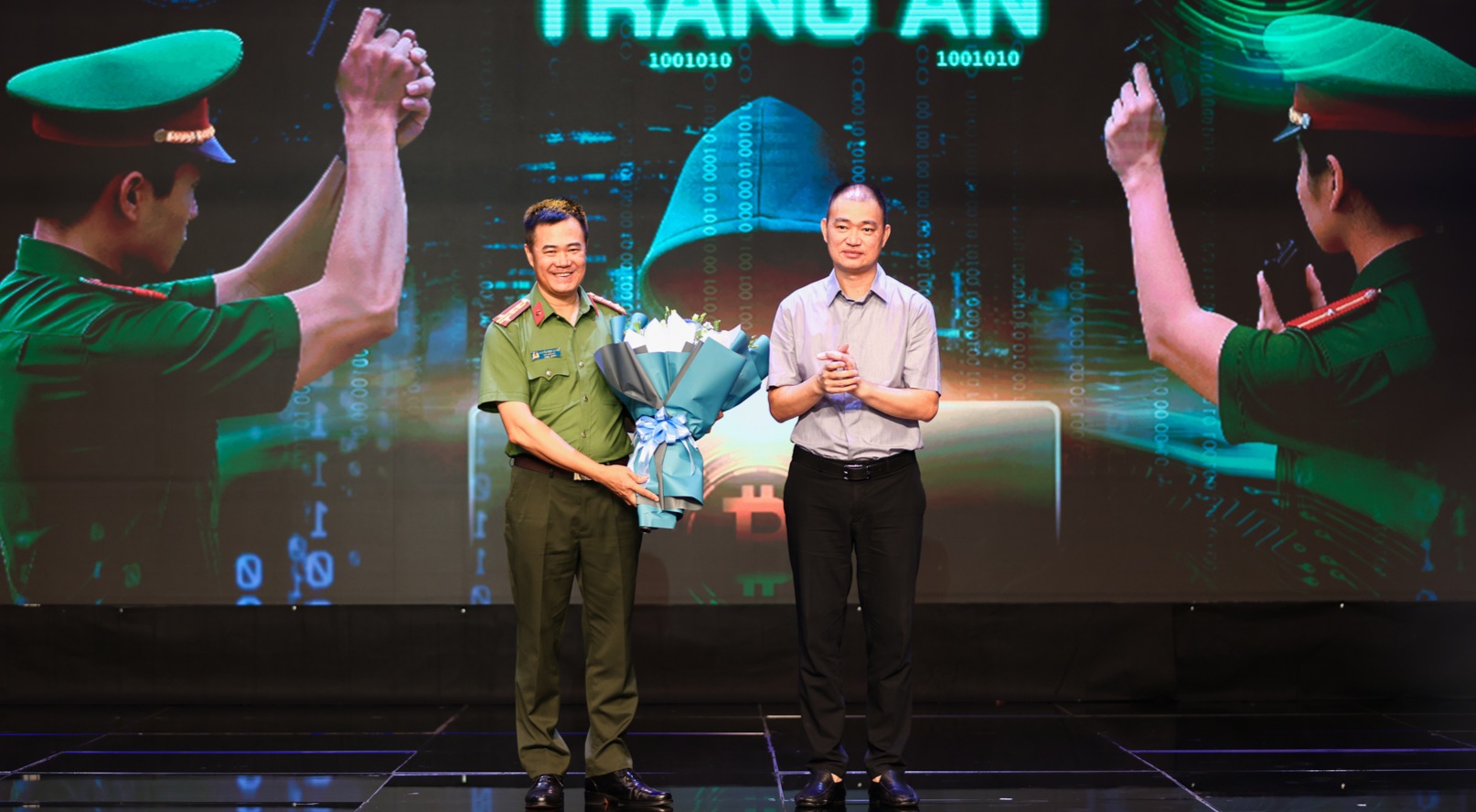 Tái hiện chiến công của lực lượng Công an Hà Nội trong cuộc đấu tranh chống "lừa đảo qua mạng"