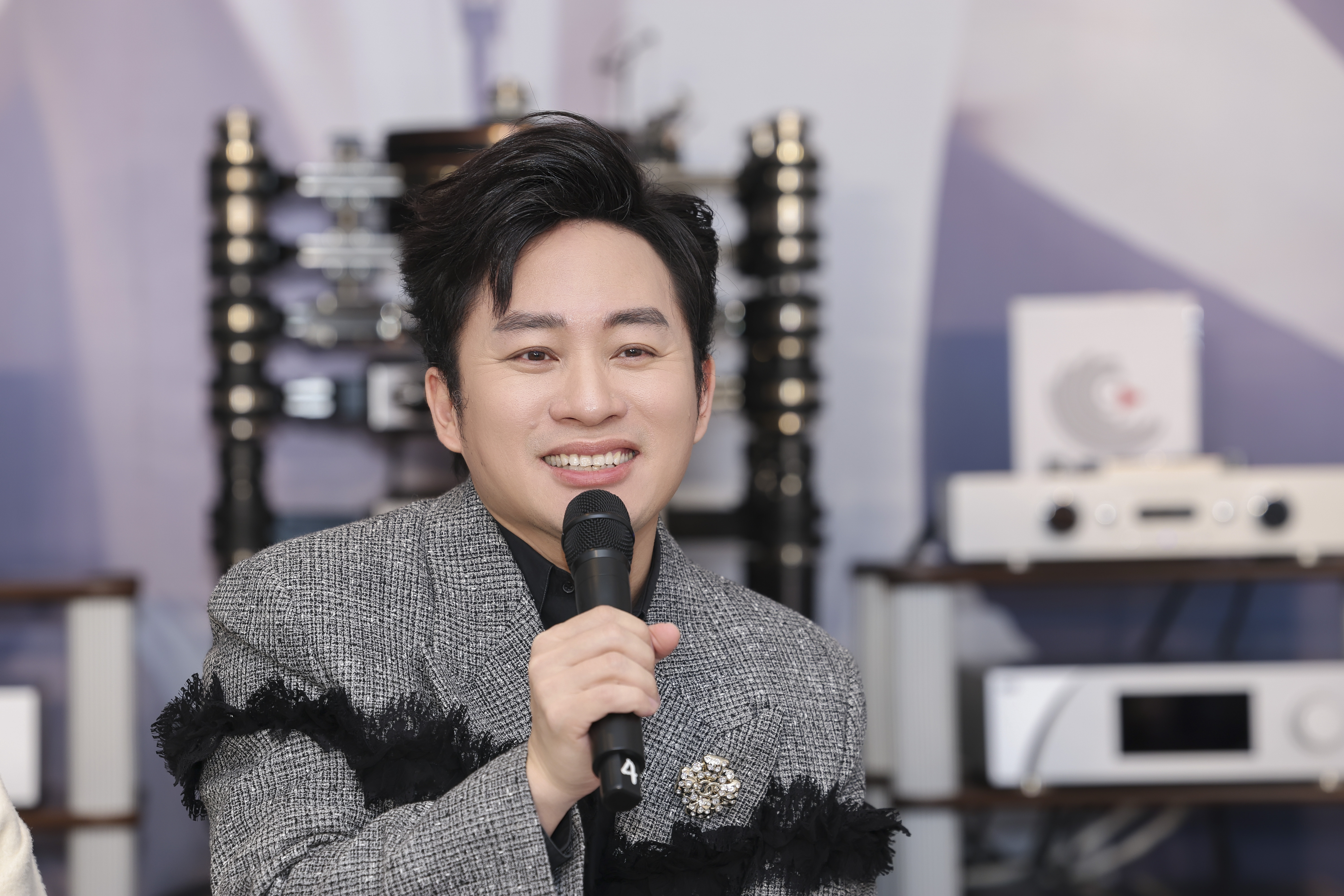 Tùng Dương sẵn sàng cho cuộc chơi dài hạn và tốn kém với đĩa than