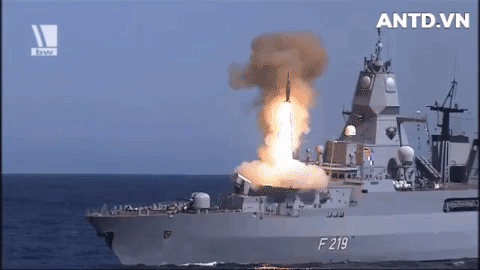 [ẢNH] Tên lửa Aster-30 trên tàu chiến Anh có thể đe dọa nghiêm trọng chiến đấu cơ Nga