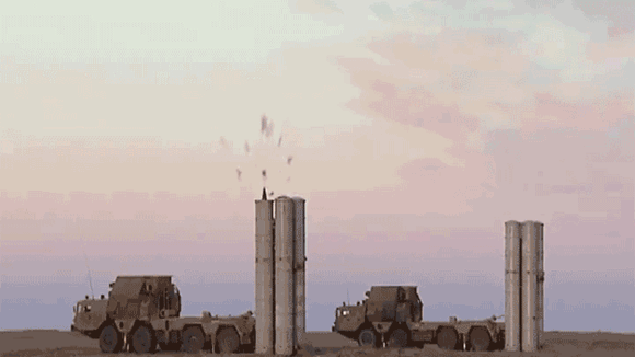 Sau khi thỏa thuận giữa Nga và Israel về Syria đổ vỡ, đề tài về hệ thống S-300 một lần nữa lại được làm nóng lên. Nhiều người hy vọng rằng, từ nay Moscow sẽ &quot;mở trói&quot; và Damascus có thể tự do sử dụng hệ thống phòng không tối tân này.