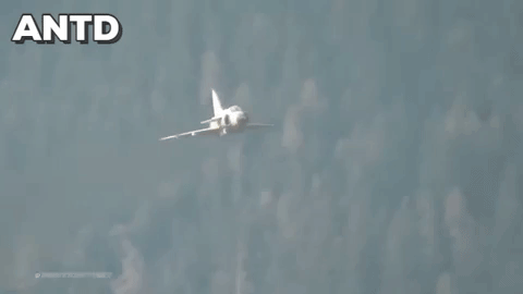 Tiêm kích khiến cả Mỹ và Liên Xô nể phục khi có thể 'khóa chết ma tốc độ' SR-71