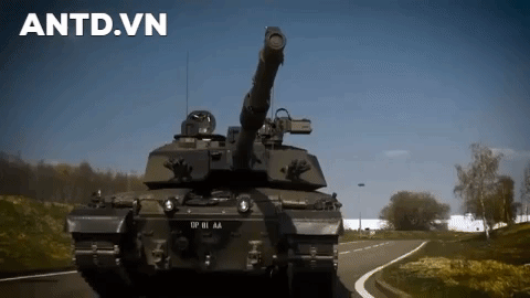 Siêu tăng Challenger 2 được Anh đem đổi lấy T-72 từ Ba Lan và chuyển cho Ukraine