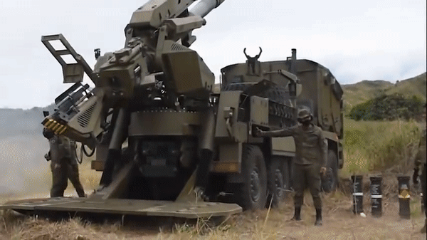 Sức mạnh lựu pháo tự hành ATMOS 2000 