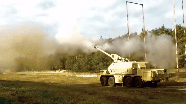 Ba nước châu Âu đồng ý cung cấp 16 'pháo tự hành cực dị' Zuzana 2 cho Ukraine