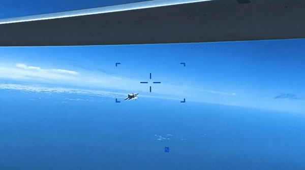 Mỹ công bố video tiêm kích Su-27 Nga xả dầu vào UAV MQ-9, trước khi ‘ác điểu’ rơi xuống biển
