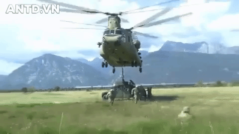 Trực thăng khổng lồ CH-47F Canada rơi, hai thành viên mất tích