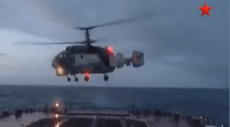 Trực thăng săn ngầm Ka-27 Nga rà phá thủy lôi ở Biển Đen