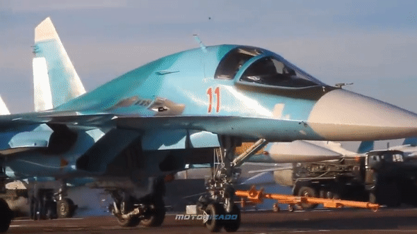 Cường kích Su-34 hiện đại của Nga lao xuống đất trong lúc huấn luyện