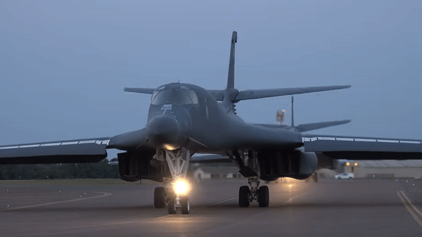 Oanh tạc cơ chiến lược B-1B Lancer Mỹ có chuyến thăm lịch sử tới Thổ Nhĩ Kỳ