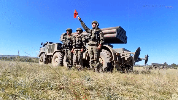 'Cuồng phong lửa' Tornado-G Nga tập kích dồn dập vào hỏa điểm đối phương