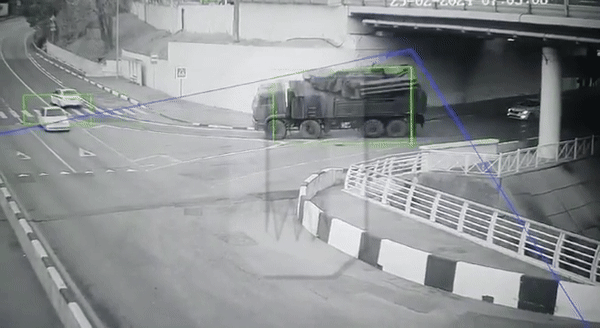 ‘Mãnh thú' Pantsir-S1 trị giá 13 triệu USD của Nga lật ngang khi vào cua