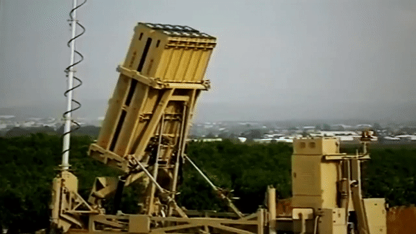 'Vòm sắt' giúp Israel đánh chặn mưa hỏa lực từ Iran