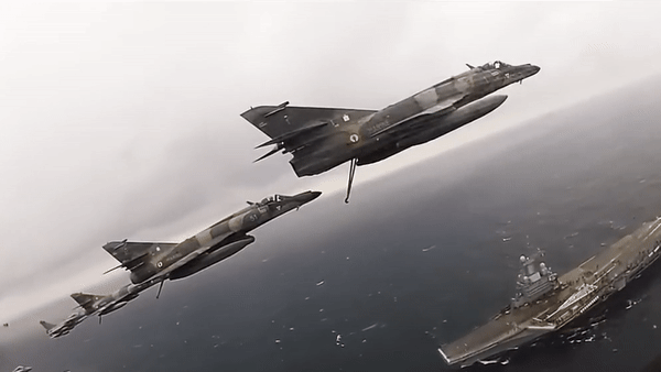 Super Étendard: Chiến đấu cơ huyền thoại của không quân hải quân Pháp