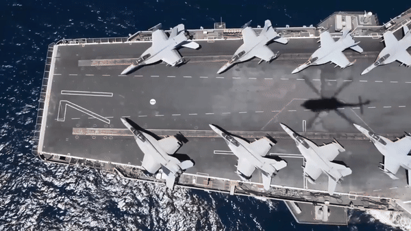 Siêu tàu sân bay Mỹ cập cảng Hàn Quốc tập trận