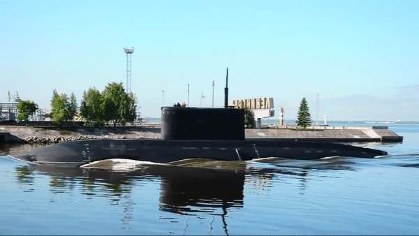 Ukraine lo ngại khi Nga điều động cùng lúc 3 tàu ngầm Kilo ra Biển Đen
