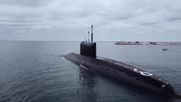 Ukraine lo ngại khi Nga điều động cùng lúc 3 tàu ngầm Kilo ra Biển Đen