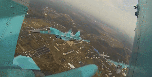 Lô chiến đấu cơ Su-34 mới tinh được bàn giao cho không quân Nga