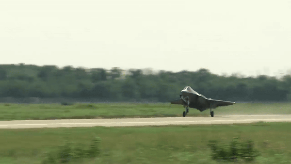 Mỹ tăng cường sức mạnh sườn đông NATO sau khi bán 32 chiếc F-35 cho Romania