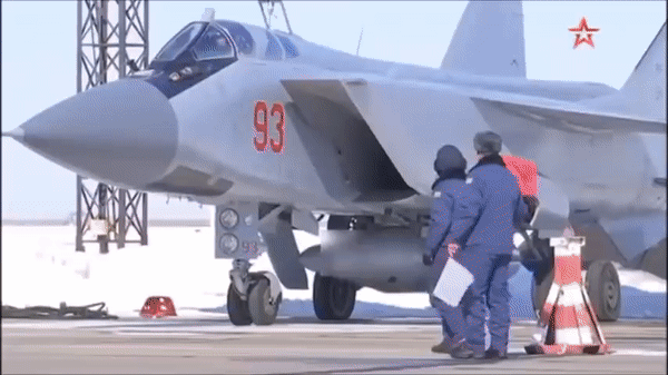  Tiêm kích đánh chặn MiG-31BM và Su-35 Nga diễn tập trên Biển Nhật Bản