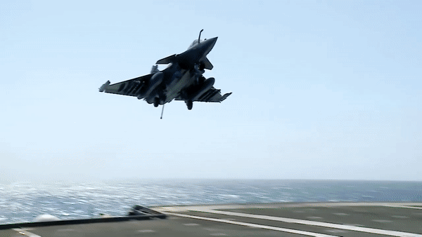 Ấn Độ trả 161 triệu USD cho một tiêm kích hạm Rafale-M