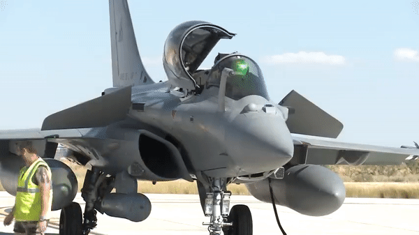 Pháp đổi 12 tiêm kích Rafale lấy dầu trị giá 3,2 tỷ USD từ Iraq