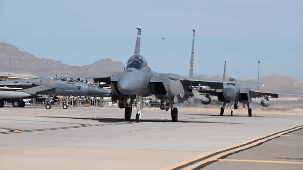 Tiêm kích F-15EX Eagle II sẽ thay thế vai trò của A-10 trong không quân Mỹ
