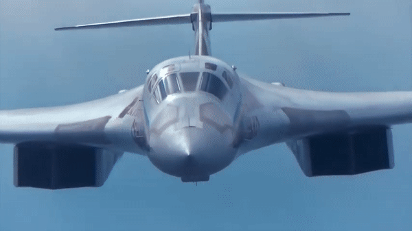 Vì sao Nga phải di tản 'Thiên nga trắng' Tu-160 tới tận vùng Viễn Đông xa xôi?