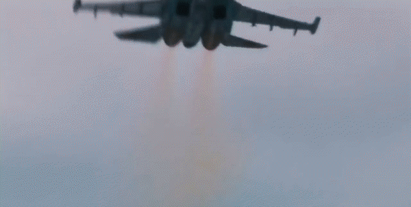 Tiêm kích bom Su-34 Nga hỏng càng, phi công phải bỏ máy bay nhảy dù