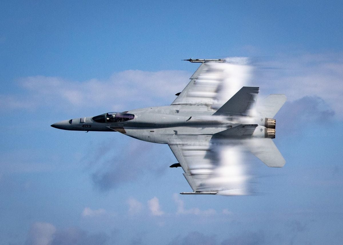 Lần đầu tiên chiến đấu cơ F/A-18 Tây Ban Nha được triển khai tới Iceland
