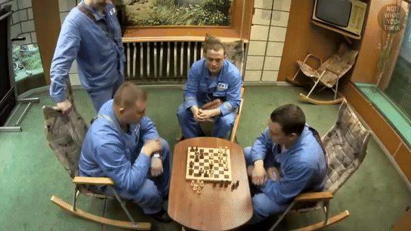 Cảnh tượng khó tin trong tàu ngầm hạt nhân lớn nhất thế giới 