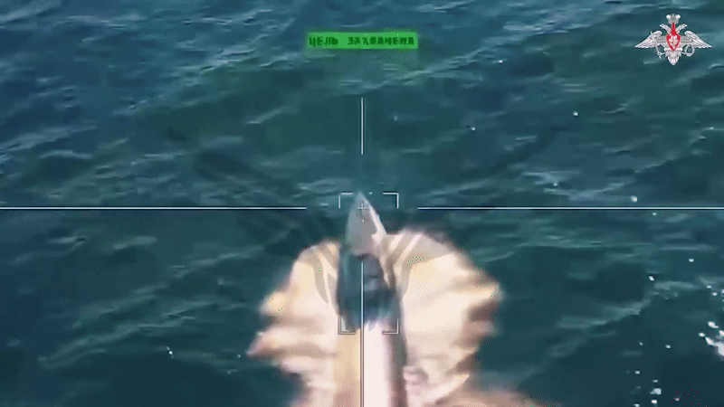 Bị UAV Lancet tập kích, xuồng tự sát Ukraine nổ tung gần Crimea