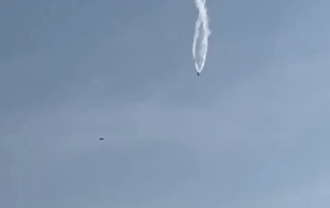 Cận cảnh cánh máy bay C-130E Thổ Nhĩ Kỳ bị rời khỏi thân và chao liệng giữa không trung