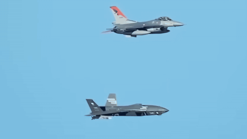 UAV vũ trang đầu tiên trên thế giới diệt mục tiêu trên không