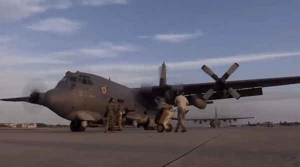 'Bóng ma' AC-130J mang tên lửa 'hỏa ngục' đổ bộ Puerto Rico - tín hiệu mạnh Mỹ gửi tới Venezuela