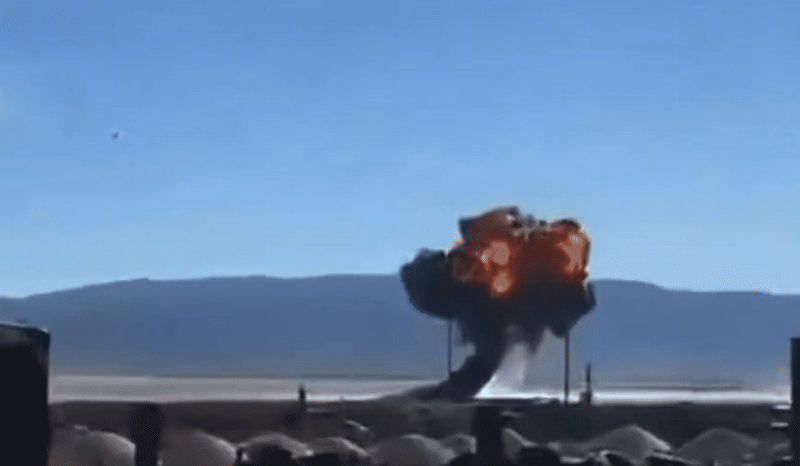 Tiêm kích F-16C Thunderbirds Mỹ lao thẳng xuống đất: Ẩn hoạ sau những màn trình diễn hào nhoáng