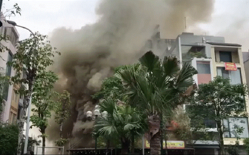 Thực khách hoảng loạn chạy khỏi quán lẩu ếch 