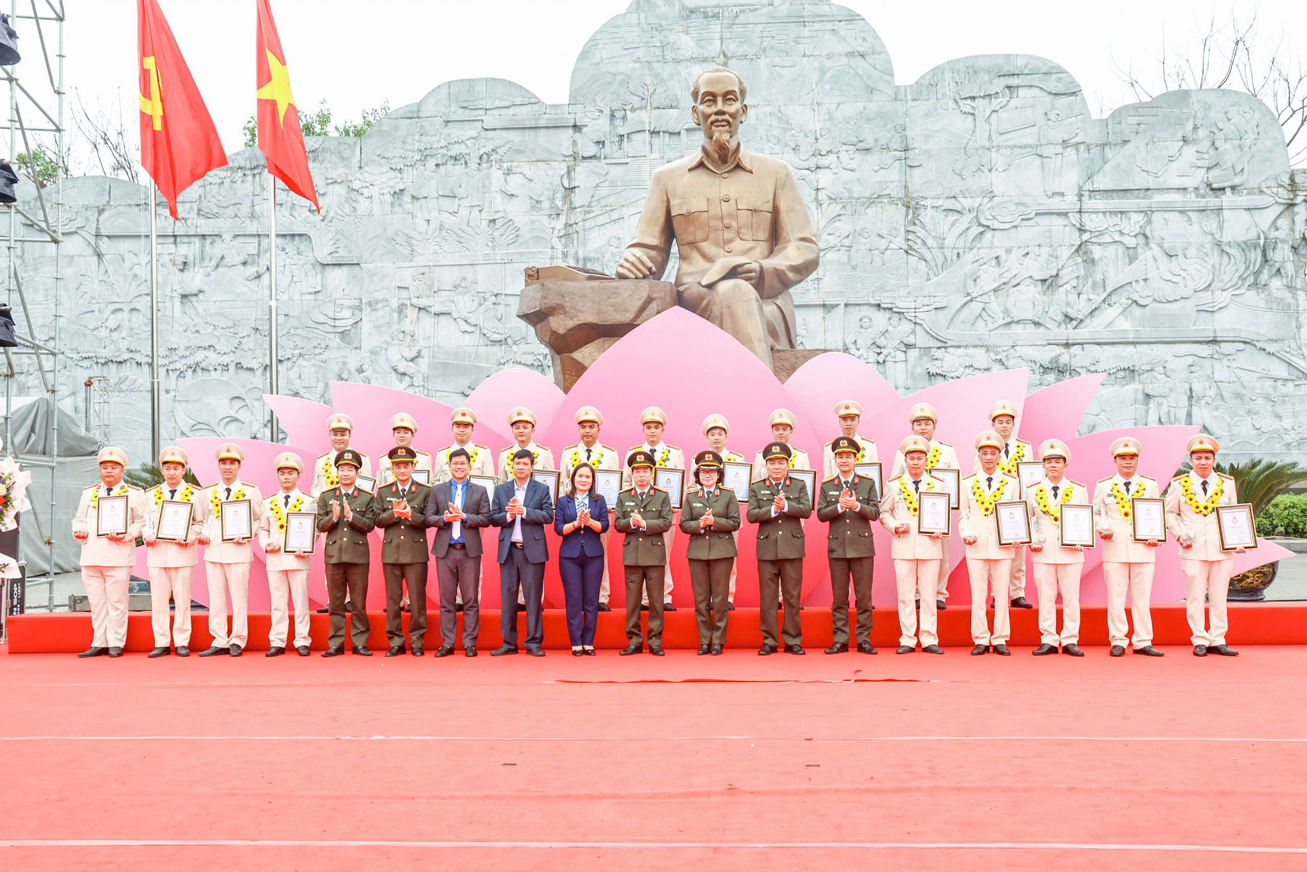 Tuyên dương gương mặt trẻ, gương Công an xã tiêu biểu Công an tỉnh Bắc Giang