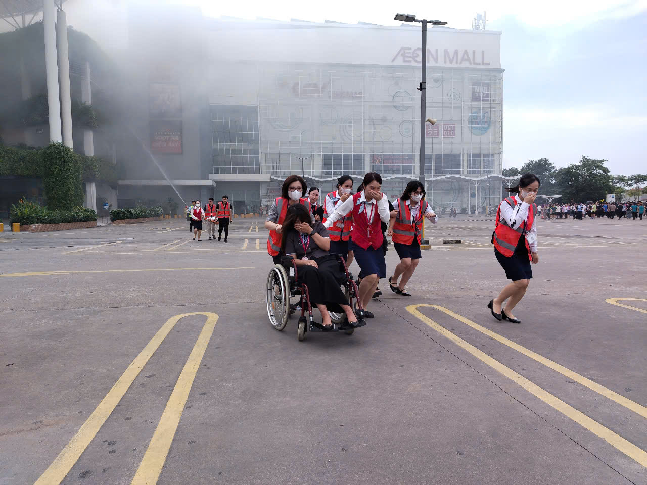 Diễn tập phương án chữa cháy, tìm kiếm cứu nạn tại Trung tâm thương mại AEON MALL Long Biên