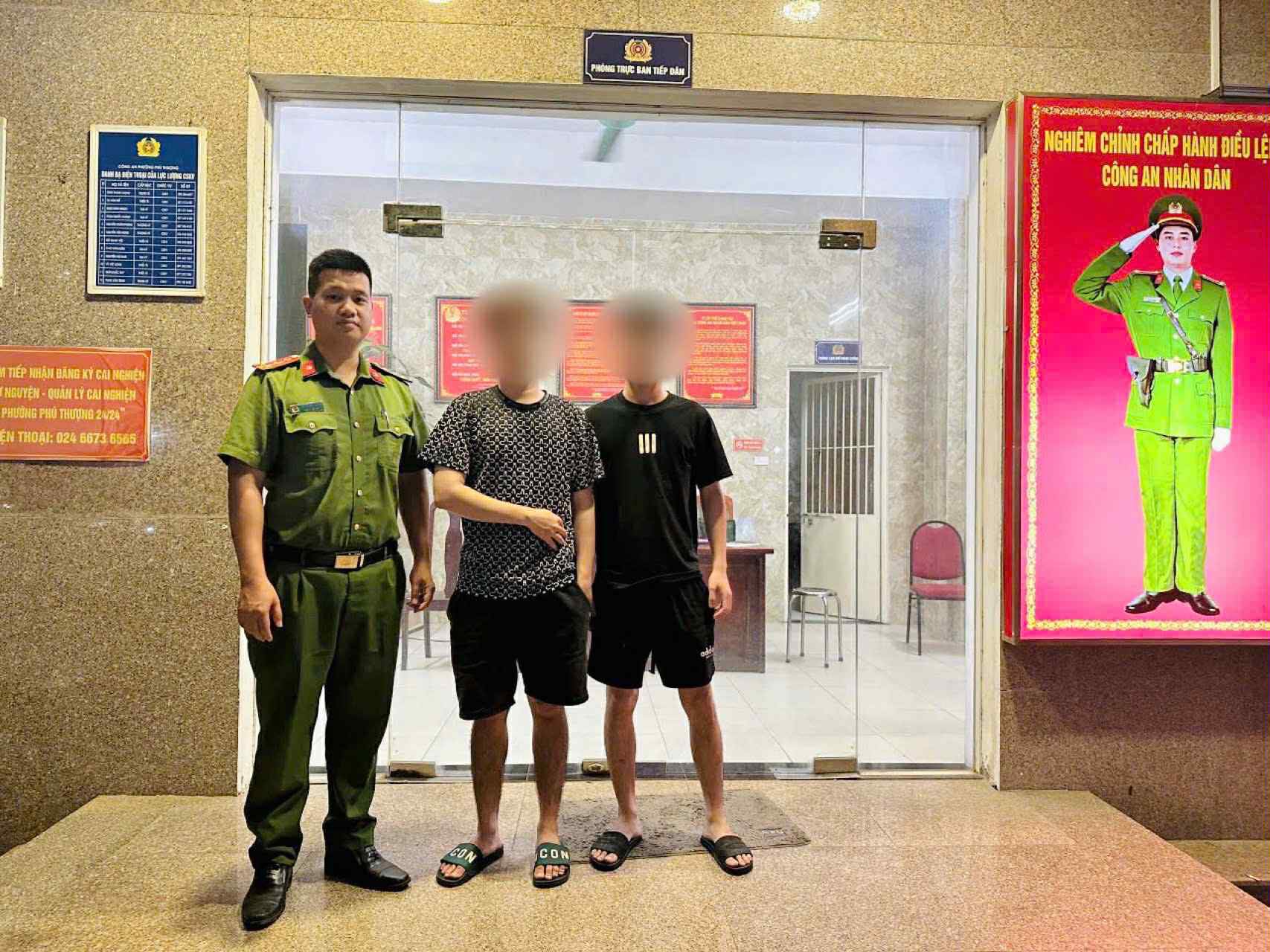 Thuyết phục nam thanh niên từ bỏ ý định tiêu cực ở cầu Nhật Tân