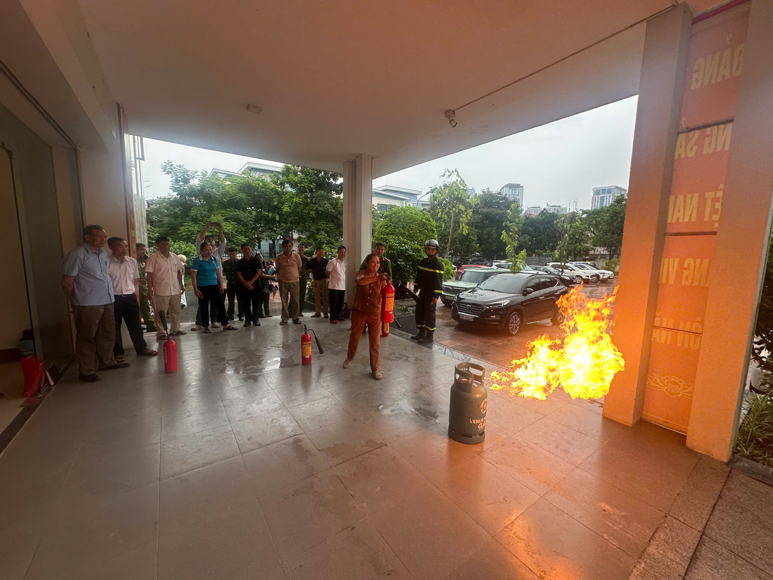 Huấn luyện chuyên sâu về cứu nạn, chữa cháy cho lực lượng đảm bảo an ninh tại cơ sở