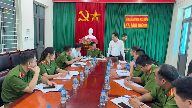 Cảnh sát PCCC hỗ trợ chính quyền các xã phòng ngừa hỏa hoạn