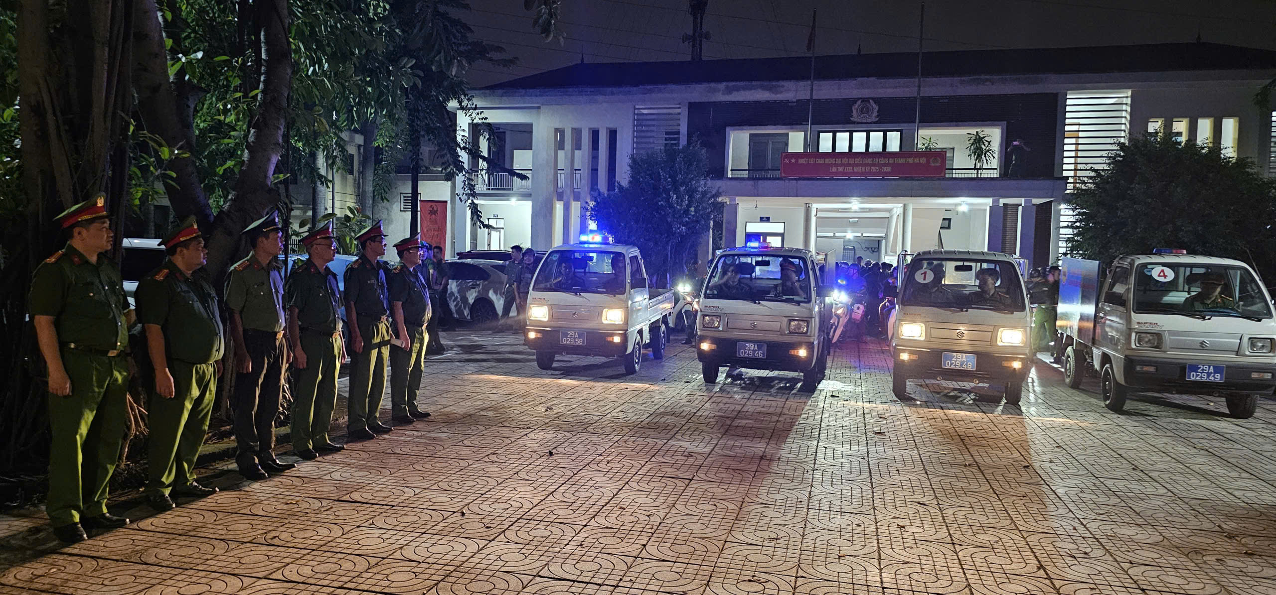 Công an xã Thiên Lộc ra quân tổng kiểm tra, kiểm soát hành chính trên địa bàn