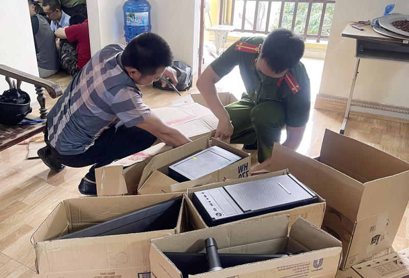 Bắt nhóm đối tượng mua bán trái phép các tài khoản cá nhân