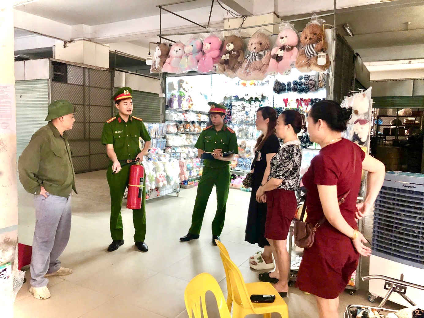 Kiểm tra các cơ sở có nguy hiểm về cháy, nổ trên địa bàn ngoại thành