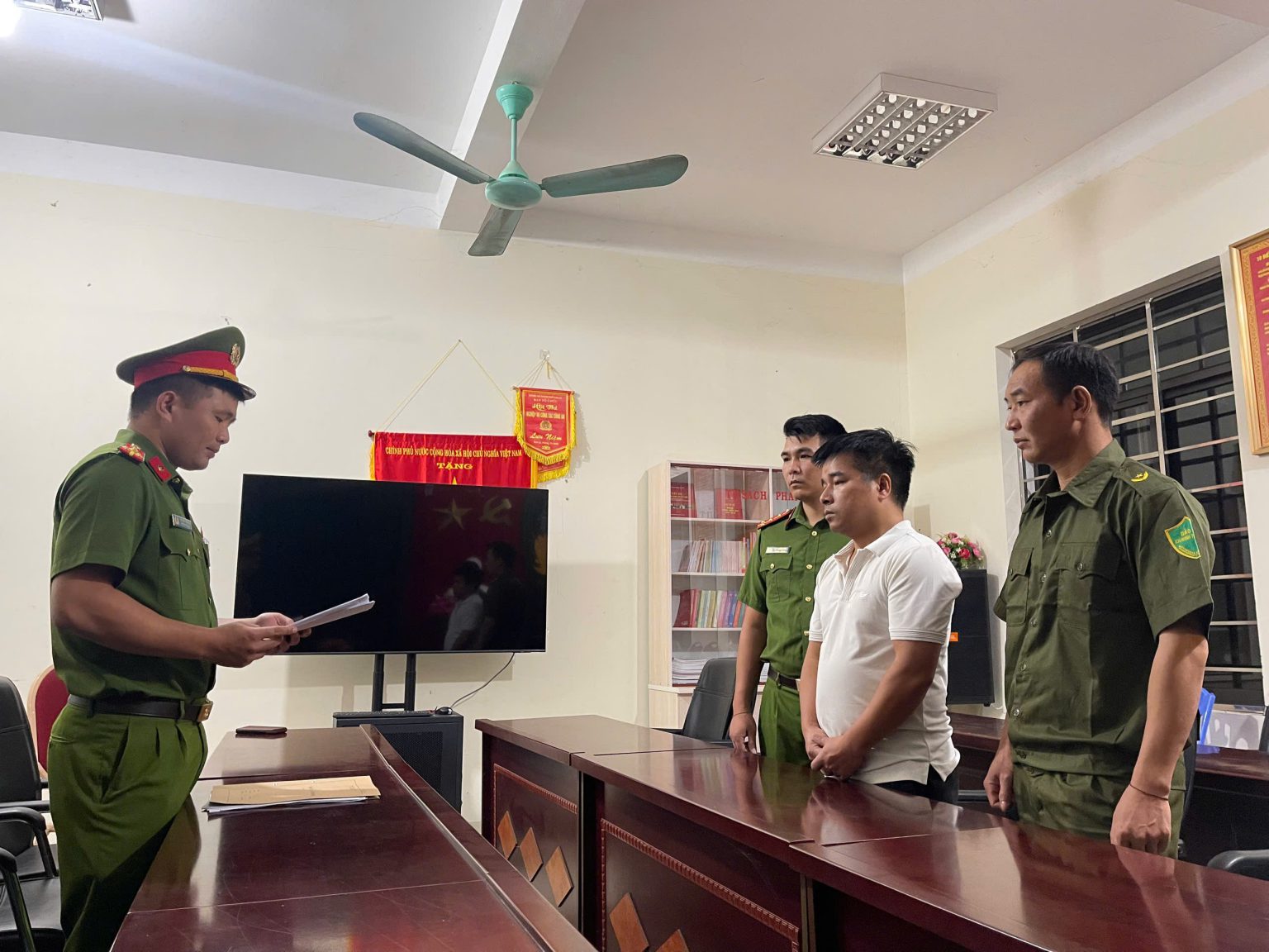 Bắt một nhân viên ngân hàng về tội lừa đảo chiếm đoạt tài sản