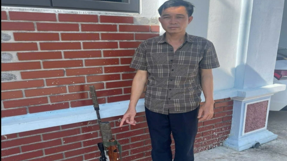 Khởi tố đối tượng tàng trữ vũ khí quân dụng